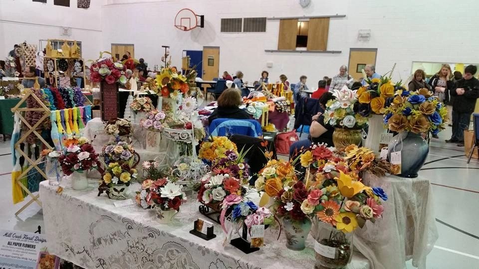 Vendors and shoppers at the 2025 Lake Latonka Fall Festival